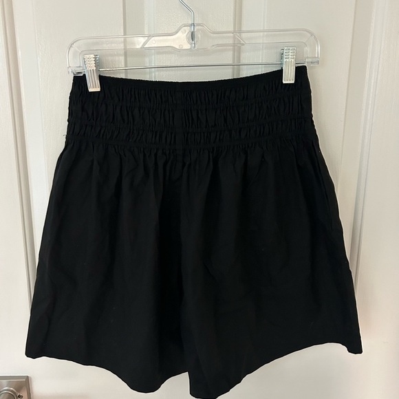 Vince Women’s Smocked Black Pull On Shorts - Picture 5 of 6